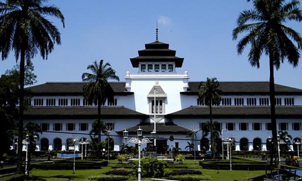 gedung-sate-commons.wikimedia-1_ratio-16x9